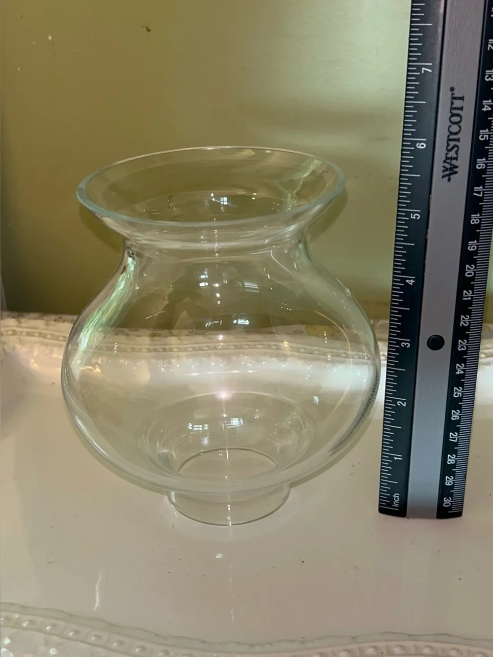 Clear Glass Bulb-shaped Hurricane/Chimney Shade